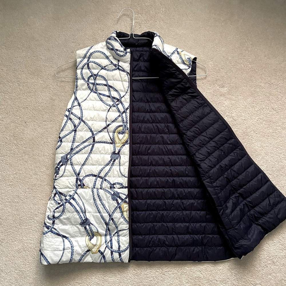 J. McLaughlin Vest in Buckle Pattern w/ Navy - Med